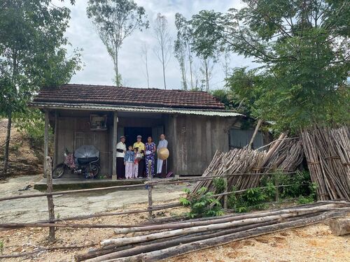 Thăm và trao quà cứu trợ đồng bào nạn nhân bão lụt tại huyện Đại Lộc, tỉnh Quảng Nam