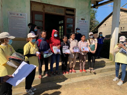 Giúp đỡ đồng bào dân tộc nghèo tại huyện miền núi A Lưới, Thừa Thiên Huế và người nghèo tại thành phố Huế nhân dịp Tết Tân Sửu