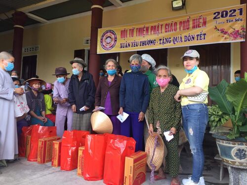 Giúp đỡ đồng bào nghèo tại Bình Định đón Tết Tân Sửu
