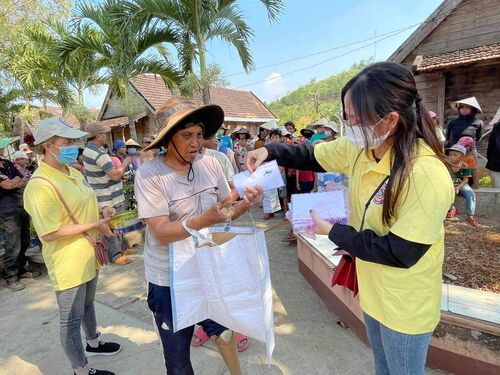 Trao quà cho bệnh nhân phong tại Đắk Lắk