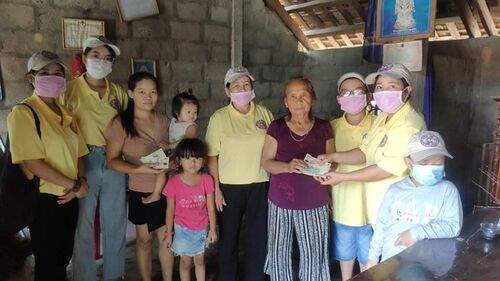 Giúp đỡ đồng bào nghèo tại huyện Phong Điền, Thừa Thiên Huế, nhân mùa Phật đản
