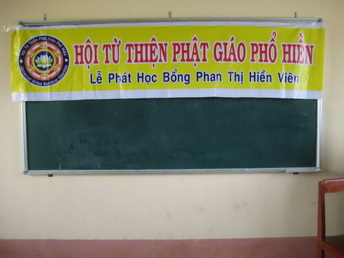 Lễ phát học bổng cho học sinh nghèo hiếu học tại Huế