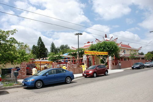 Thăm viếng trường Hạ tại Phật Học Viện Quốc Tế thành phố North Hills, California