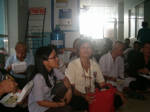 Hình ảnh chương trình mổ mắt cho đồng bào nghèo trong mùa Vu Lan