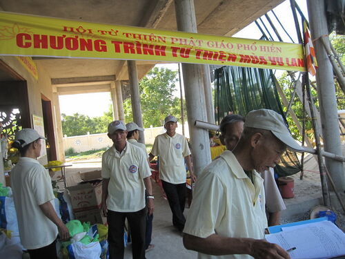 Từ thiện mùa Vu Lan tại Quảng Nam - Đợt 3 (Phát tại chùa Phú Thọ)