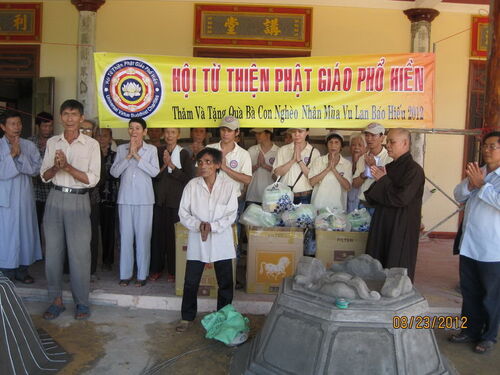 Thăm và giúp đỡ đồng bào nghèo nhân mùa Vu Lan tại Bình Định