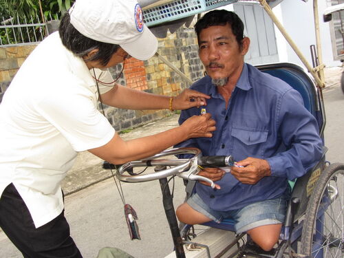 Hình ảnh phát quà cho đồng bào nghèo tại Sài gòn và các vùng phụ cận nhân mùa Vu Lan