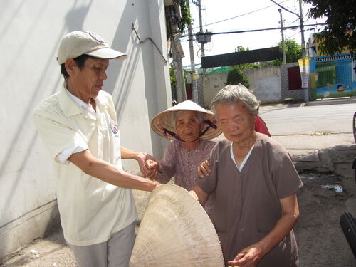 Hình ảnh từ thiện mùa Phật đản tại Sài gòn