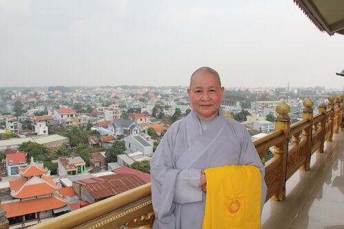 Hình ảnh chư Ni và thiện nguyện viên đi hành hương tại quê nhà