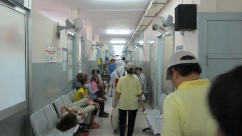 Thăm và giúp đỡ bệnh nhân và bệnh nhi ung thư nghèo