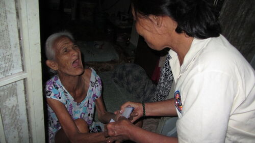 Giúp đỡ đồng bào nghèo và người tàn tật tại Sài gòn và Lái Thiêu nhân dịp Tết Ất Mùi sắp đến