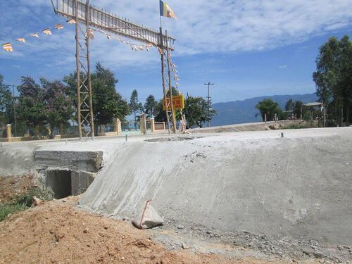 Đường vào chùa Phú Thọ đã được quý ân nhân Phật tử giúp đỡ làm lại