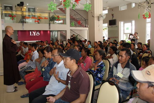 Giúp đỡ bệnh nhân lọc thân nhân tạo tại Nha Trang