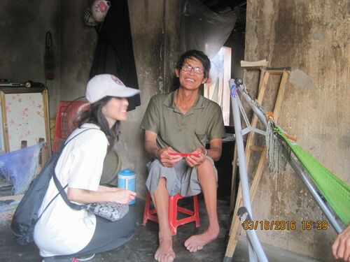 Giúp đỡ các hoàn cảnh khó khăn, tật bệnh, người nghèo khó mưu sinh trên đường phố tại Bình Định