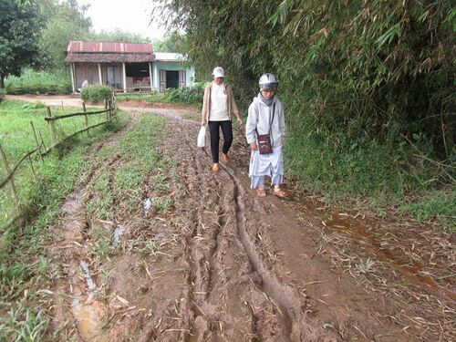 Thăm viếng và giúp đỡ các cụ già bệnh yếu neo đơn tại Đại Lộc, Quảng Nam nhân dịp Tết Đinh Dậu