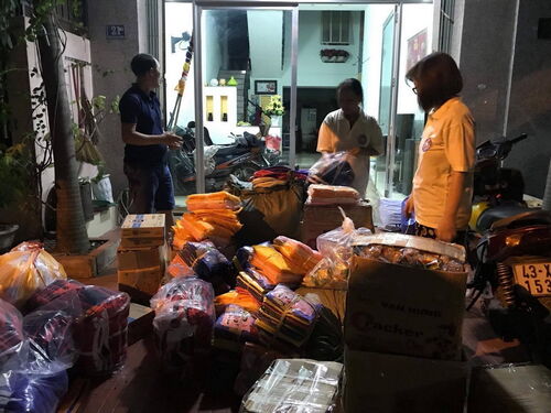 Giúp đỡ học sinh nghèo tại vùng núi xã Sơn Lập, huyện Sơn Tây, tỉnh Quảng Ngãi