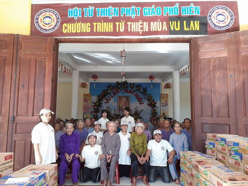 Trao quà cho các cụ già bệnh yếu neo đơn, người tàn tật, và người nghèo tại Quảng Nam