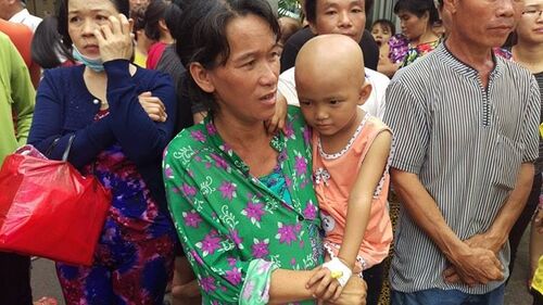 Giúp đỡ các em bệnh nhân ung thư từ các nơi về Sài gòn chữa trị nhân mùa Phật Đản