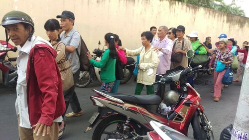 Trao quà Tết cho người tàn tật và mù lòa tại Sài gòn