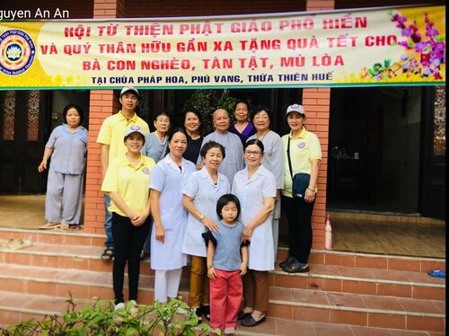 Giúp đỡ người mù lòa, già cả, trẻ em tàn tật, và đồng bào nghèo tại huyện Phú Vang, Thừa Thiên Huế nhân dịp Tết Canh Tý