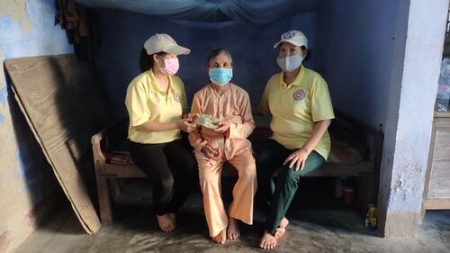 Chương trình từ thiện mùa Vu Lan đi thăm và giúp đỡ đồng bào tại các khu xóm nghèo tại Thừa Thiên Huế