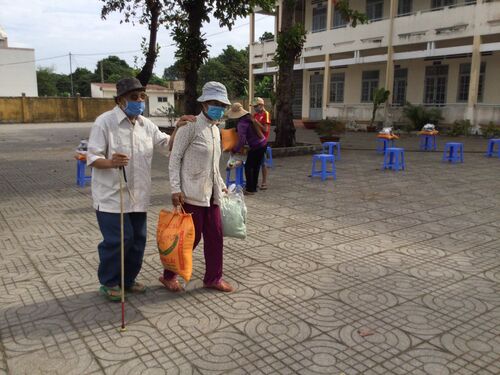 Giúp đỡ người mù và bà con nghèo tại Bà Rịa Vũng Tàu