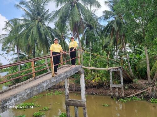 Hình ảnh xây cầu cho đồng bào nghèo tại các vùng quê nghèo tại Cà Mau
