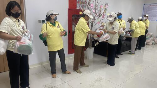 Chương trình từ thiện mùa Phật đản giúp đỡ bệnh nhân ung thư khắp nơi đang điều trị tại bệnh viên ở Sài gòn
