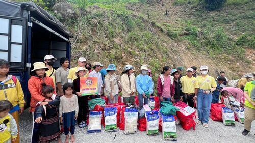 Chương trình từ thiện mùa Phật đản tại vùng núi hẻo lánh tại Quảng Nam với Nhóm CTXH Đom Đóm