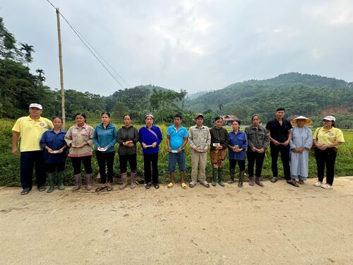 Hình ảnh cứu trợ nạn nhân bão lụt tại Yên Bái ngày 5