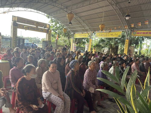 Hình ảnh cứu trợ nạn nhân bão lụt tại Quảng Nam (Đà Nẵng)