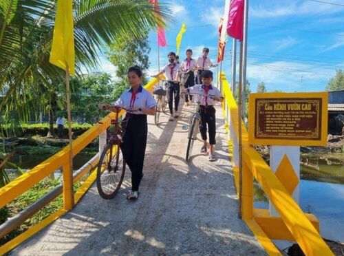 Hình ảnh cây cầu thứ 8 cho đồng bào nghèo tại vùng quê nghèo thuộc tỉnh Cà Mau