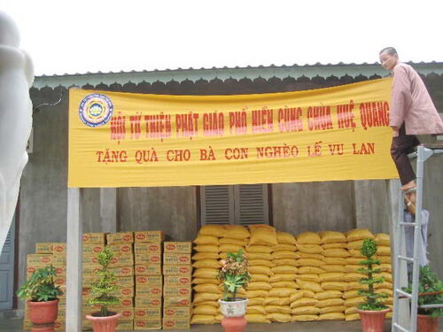 Kêu gọi và hình ảnh cứu trợ mùa Vu Lan 2007