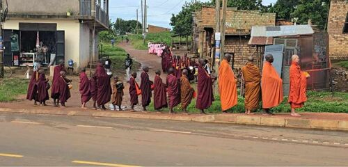 Tâm thư kêu gọi giúp đỡ Trung Tâm Phật Giáo Uganda nơi giúp đỡ trẻ em, các chú tiểu, tu nữ, và bệnh nhân nghèo tại Uganda, Châu Phi