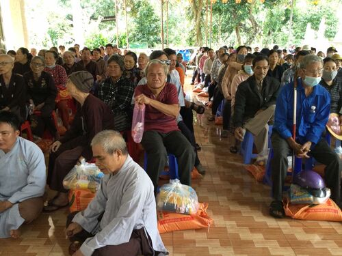 Giúp đỡ đồng bào nghèo và khuyết tật tại Bà Rịa nhân mùa Vu Lan